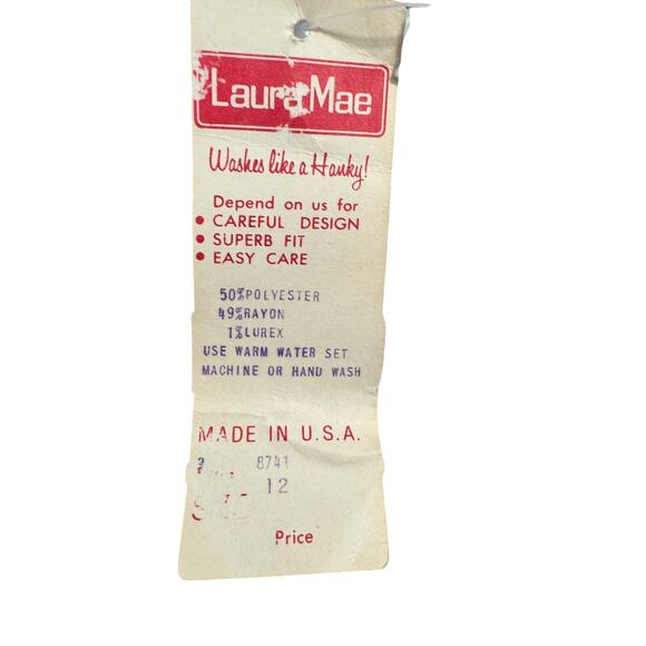 LAURA MAE Vintage White Blouse With Ascot Bow and Subtle Metalic Threads Size 12 - Picture 7 of 12